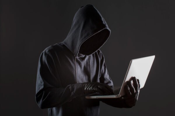 16 mil millones de credenciales expuestas en la dark web