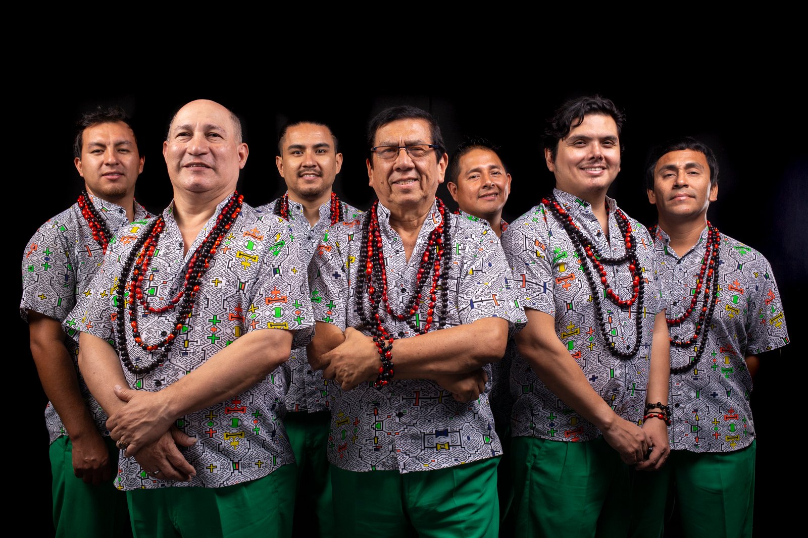 THE WORLD MEETSLOS MIRLOS