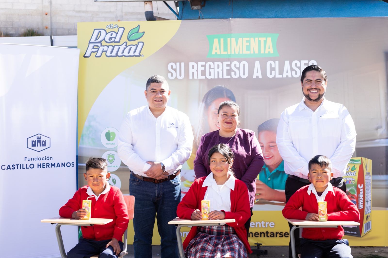 Del Frutal renueva su compromiso con la educaciónde Guatemala a través de la donación de escritorios
