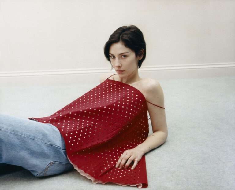 TERCER ÁLBUM DE ESTUDIO DE GRACIE ABRAMS DAUGHTER FROM HELL